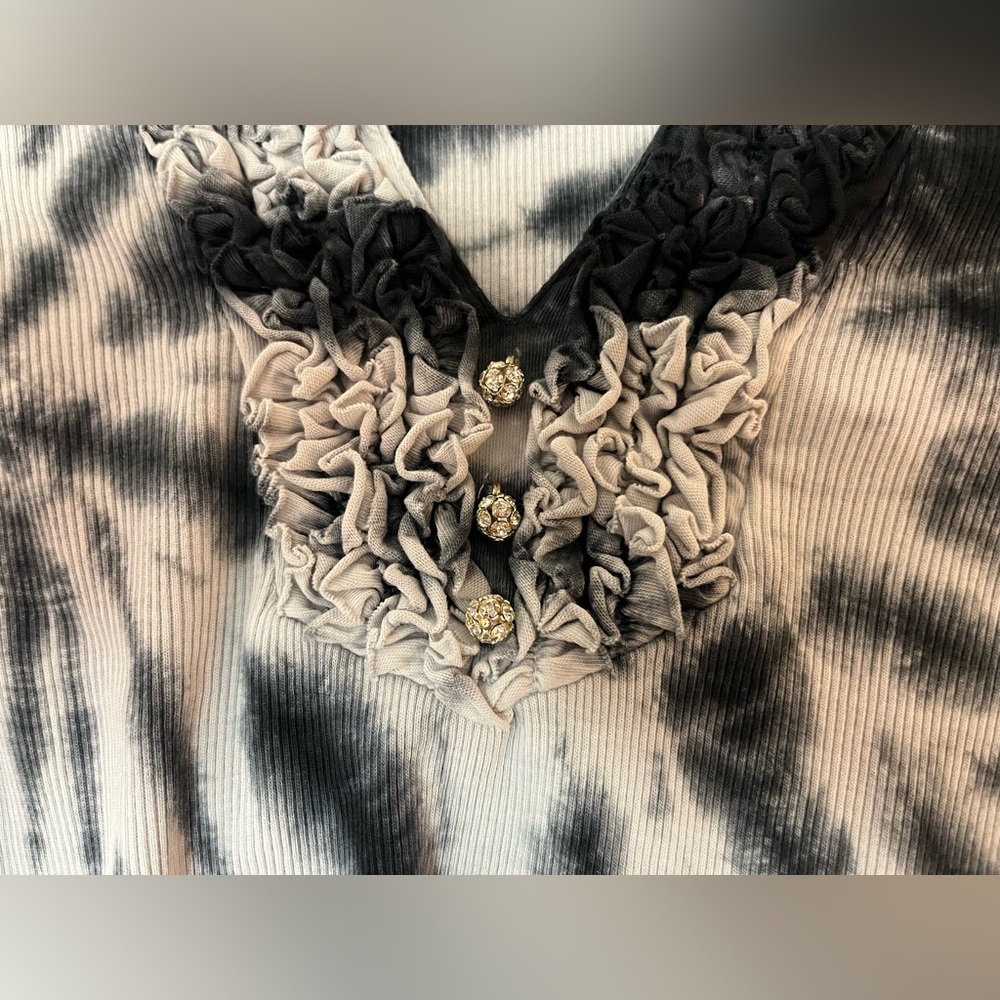 2/$20 - Black & White Tie-Dye Top /Sparkly Buttons /fall wear - Picture 4 of 7